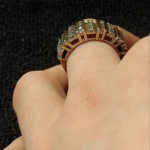 Super unique 10 K gold with unique pattern of diamonds , bracket, diamonds